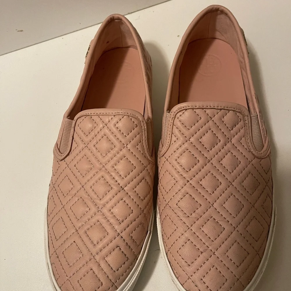 Tory Burch, beautiful pink color slippers